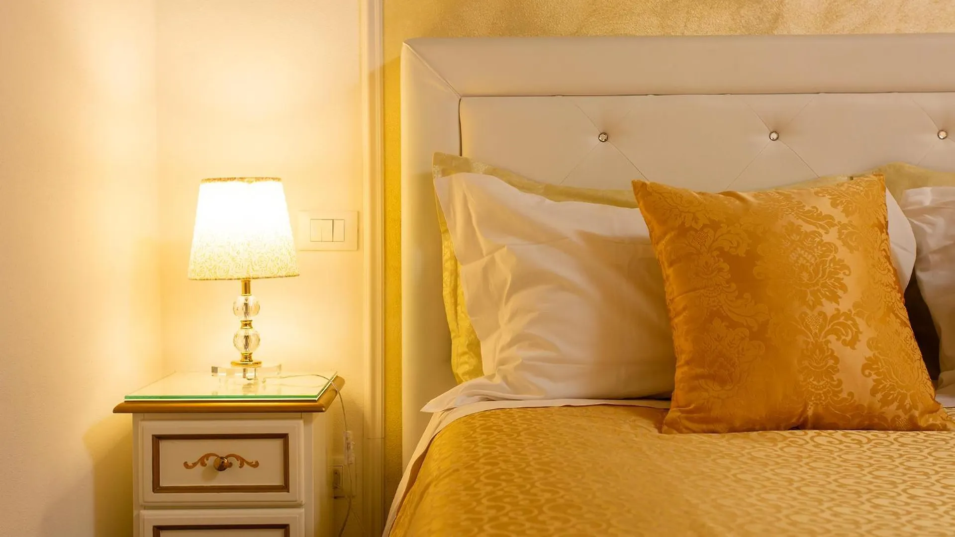 Capatron Hotel Venice Guest house