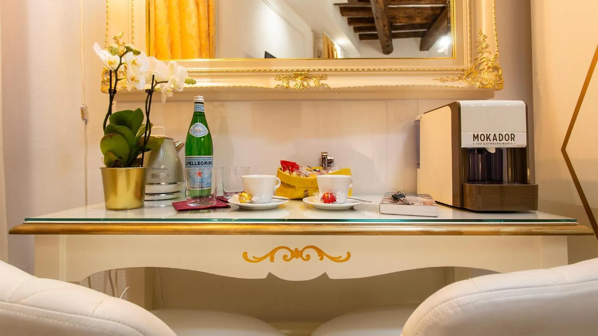 Capatron Hotel Venice 2*,  Italy