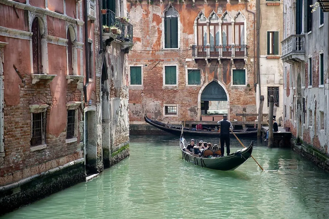 Capatron Hotel Venice 2*,